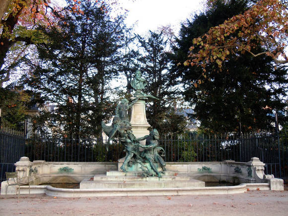 Jardines de Luxemburgo. Fuente en memoria de Delacroix