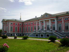 Kuskovo. Palace from the side of the pond