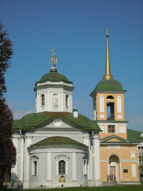 Kuskovo: palatsi parterilla ja kasvihuoneella