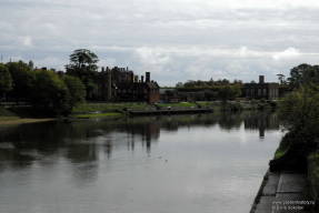 Hampton Court. Primera mirada des del pont
