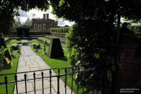 Hampton Court. Vista del Menjador i del Jardí del Segon Estany