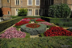 Hampton Court. Jardins d'unió d'estil Tudor dissenyats per Ernst Lowe (dècada de 1920)