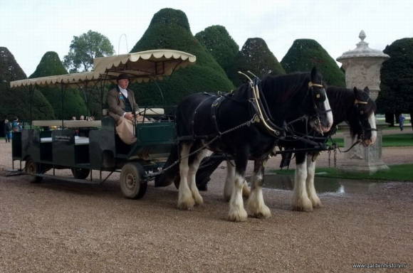 Carruatge de Hampton Court: tant eines de transport com de jardineria. Foto d'Elena Lapenko