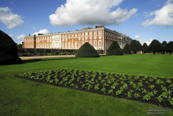 Hampton Court. Palota és tiszafa sugárutak