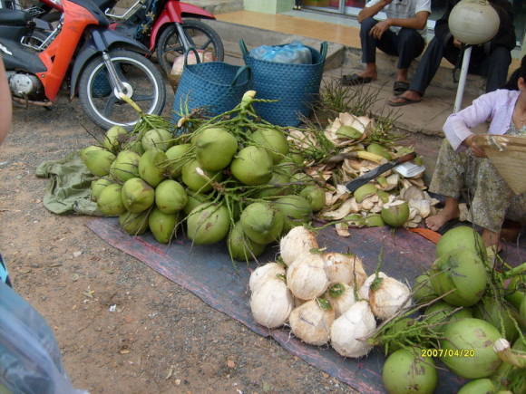 Kookospähkinöitä Vietnamin markkinoilla