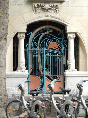 Sisäänkäynti Beranger-hotelliin. Pariisi. Arkki Guimard